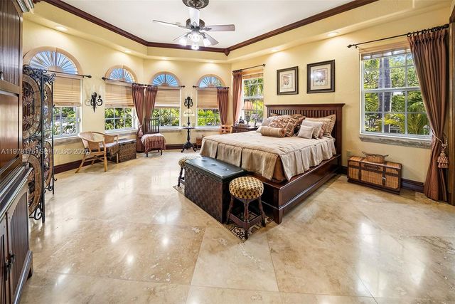 4501 N Bay Rd, Miami Beach, FL 33140