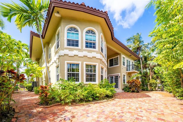 4501 N Bay Rd, Miami Beach, FL 33140