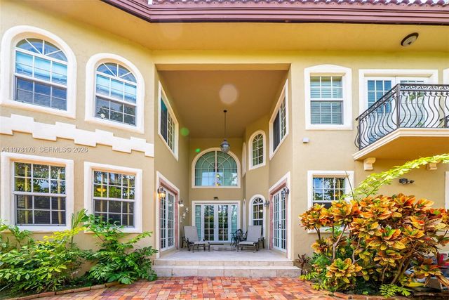 4501 N Bay Rd, Miami Beach, FL 33140