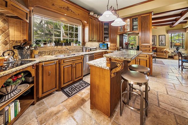 4501 N Bay Rd, Miami Beach, FL 33140