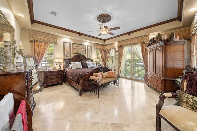 4501 N Bay Rd, Miami Beach, FL 33140