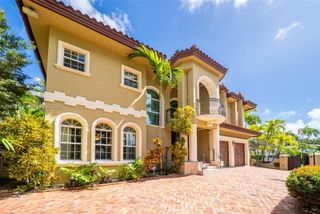 4501 N Bay Rd, Miami Beach, FL 33140