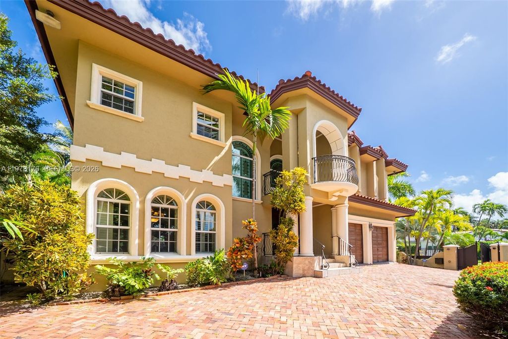 4501 N Bay Rd, Miami Beach, FL 33140