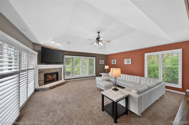 2076 Shore Hill Court, West Bloomfield Charter Township, MI 48323