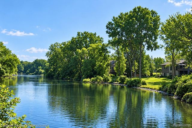 2076 Shore Hill Court, West Bloomfield Charter Township, MI 48323