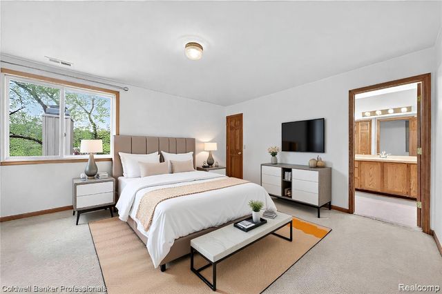 2076 Shore Hill Court, West Bloomfield Charter Township, MI 48323