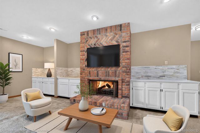 2076 Shore Hill Court, West Bloomfield Charter Township, MI 48323