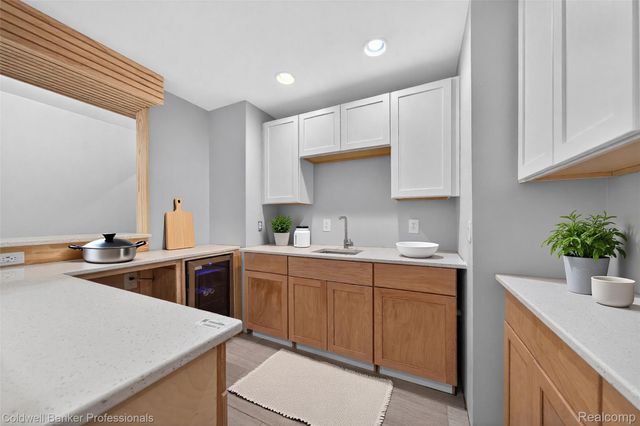 2076 Shore Hill Court, West Bloomfield Charter Township, MI 48323