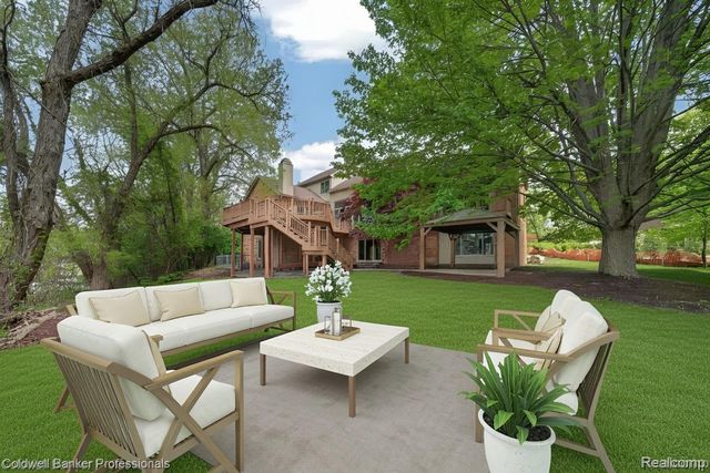 2076 Shore Hill Court, West Bloomfield Charter Township, MI 48323