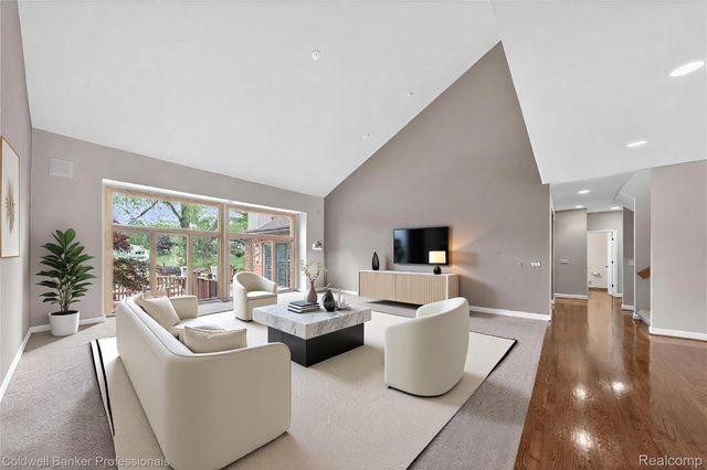 2076 Shore Hill Court, West Bloomfield Charter Township, MI 48323