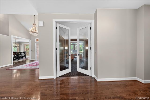 2076 Shore Hill Court, West Bloomfield Charter Township, MI 48323
