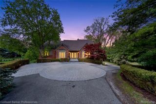 2076 Shore Hill Court, West Bloomfield Charter Township, MI 48323
