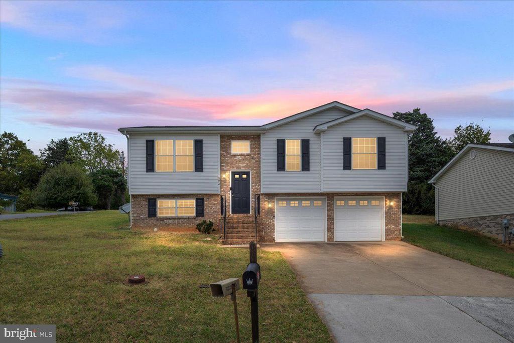 523 THOMPSON ST, Strasburg, VA 22657