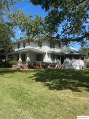 700 W court Street, Beatrice, NE 68310