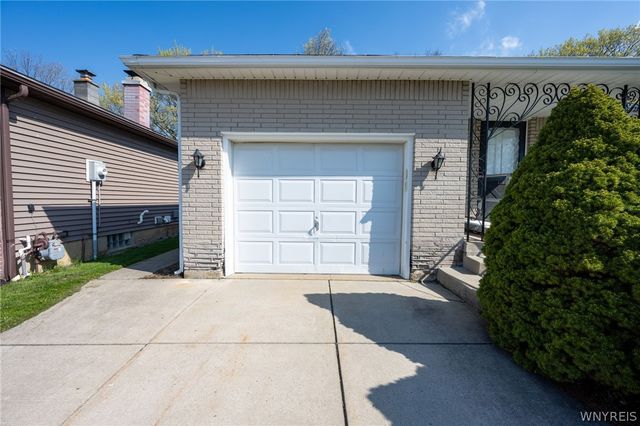 170 Castlewood Drive, Cheektowaga, NY 14227