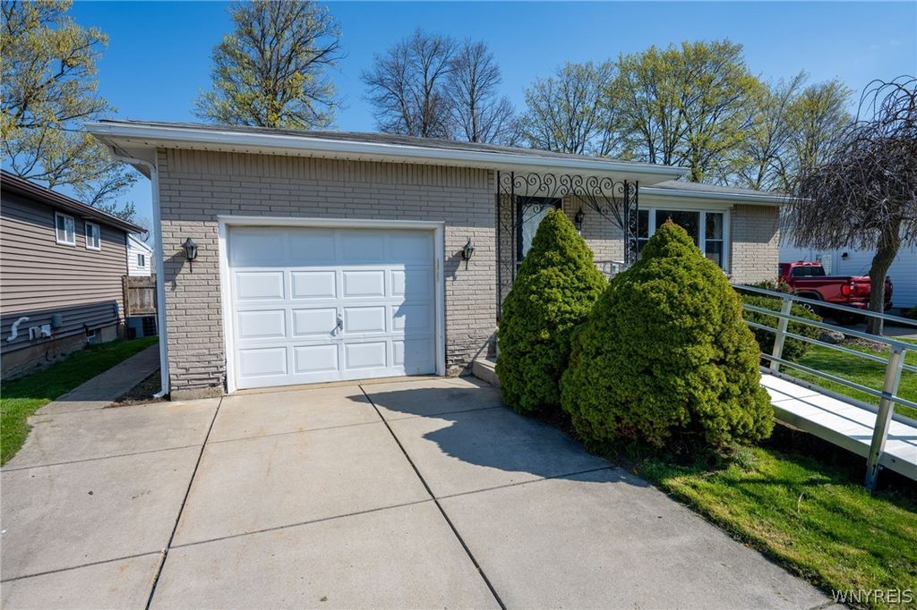 170 Castlewood Drive, Cheektowaga, NY 14227