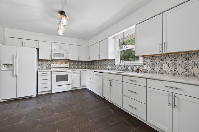 713 Hillbrook Dr, Mount Juliet, TN 37122