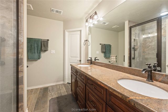 1208 Broadmoor Drive, Bryan, TX 77802