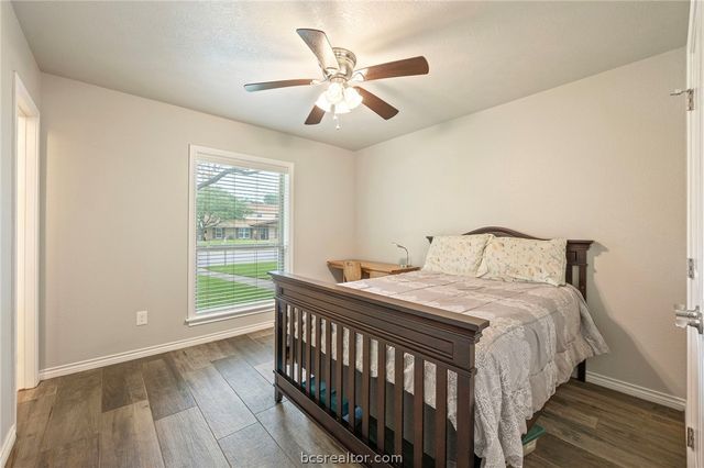 1208 Broadmoor Drive, Bryan, TX 77802
