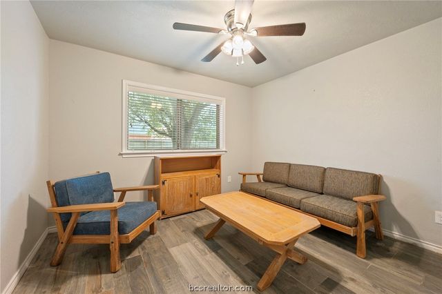 1208 Broadmoor Drive, Bryan, TX 77802