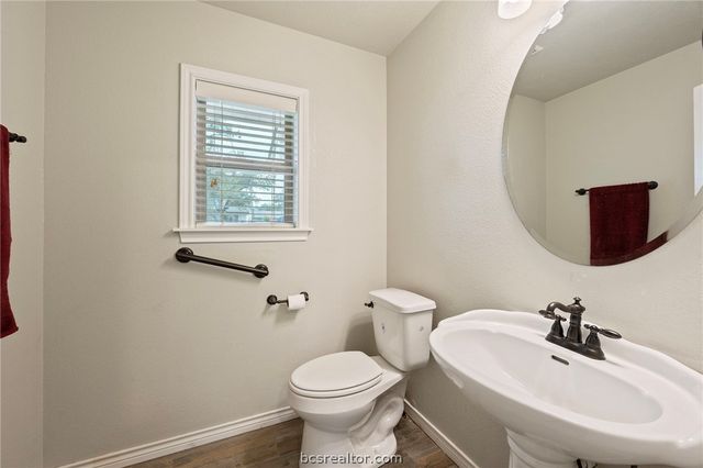 1208 Broadmoor Drive, Bryan, TX 77802