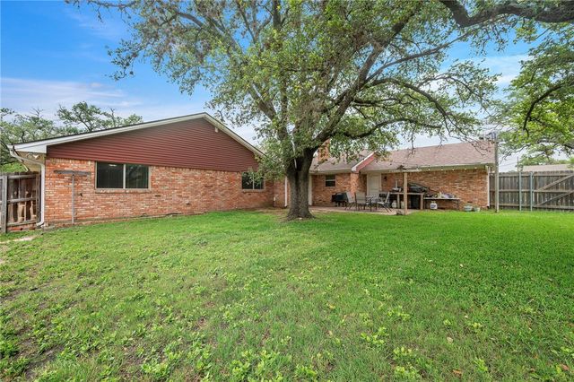 1208 Broadmoor Drive, Bryan, TX 77802