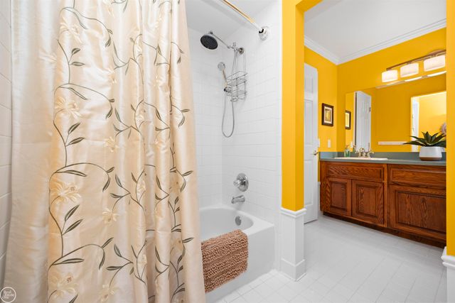 48034 Amanda Drive, Macomb, MI 48044