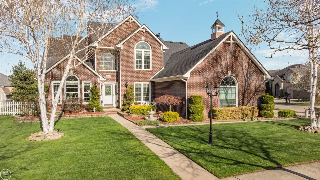 48034 Amanda Drive, Macomb, MI 48044