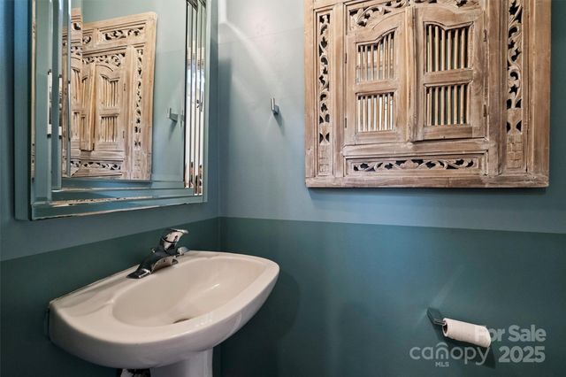 1073 Park West Drive, Charlotte, NC 28209