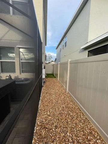 1438 N RIVER CIRCLE, Tarpon Springs, FL 34689