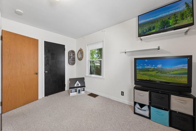 402 Jefferson Avenue S, Edina, MN 55343