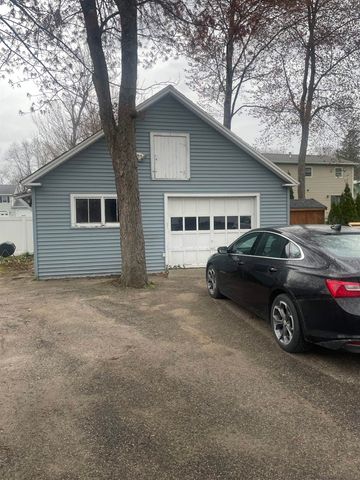 17 Iroquois Avenue, Essex Junction, VT 05452