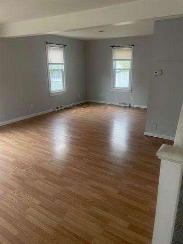 17 Iroquois Avenue, Essex Junction, VT 05452