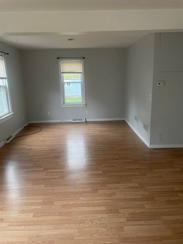 17 Iroquois Avenue, Essex Junction, VT 05452