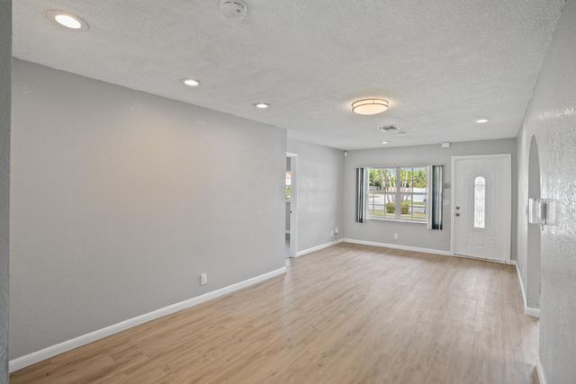 417 SW 8th Avenue, Delray Beach, FL 33444