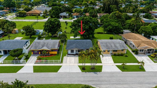 417 SW 8th Avenue, Delray Beach, FL 33444