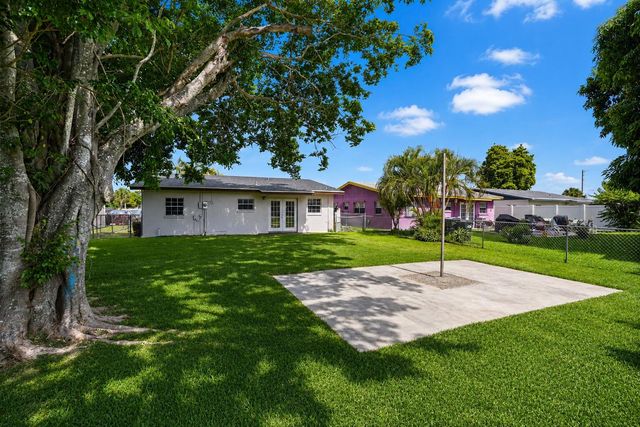 417 SW 8th Avenue, Delray Beach, FL 33444