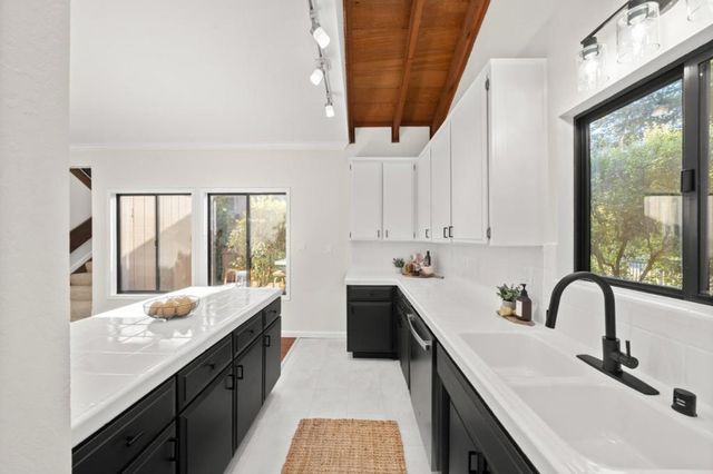 5904 Oak Avenue, Carmichael, CA 95608