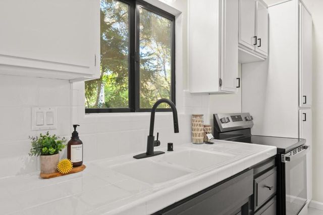 5904 Oak Avenue, Carmichael, CA 95608
