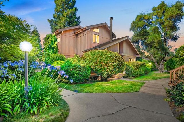 5904 Oak Avenue, Carmichael, CA 95608