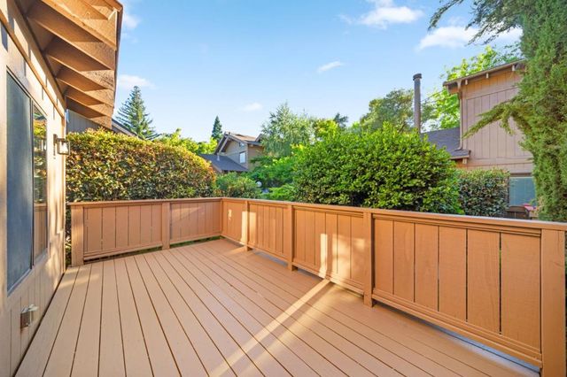 5904 Oak Avenue, Carmichael, CA 95608
