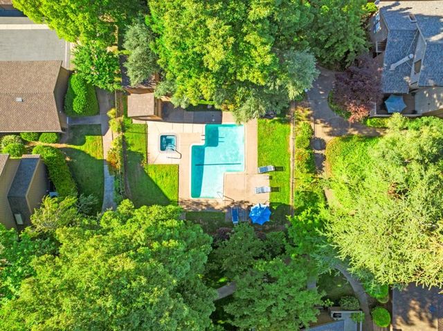 5904 Oak Avenue, Carmichael, CA 95608