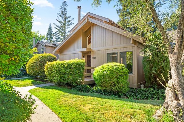 5904 Oak Avenue, Carmichael, CA 95608