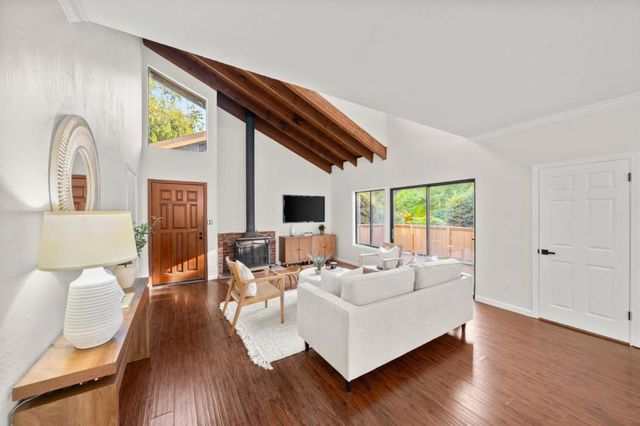 5904 Oak Avenue, Carmichael, CA 95608
