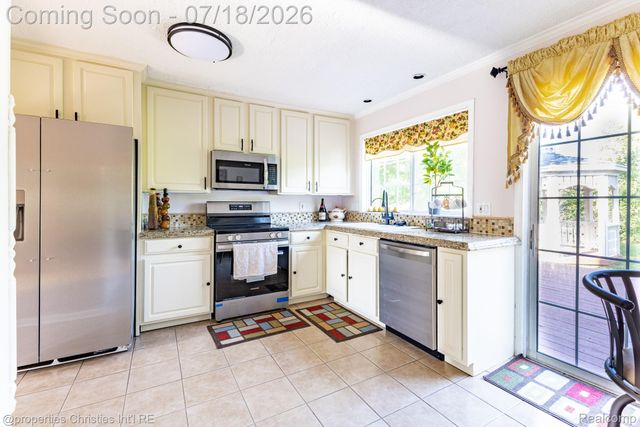 45568 Margate Drive, Macomb Township, MI 48044