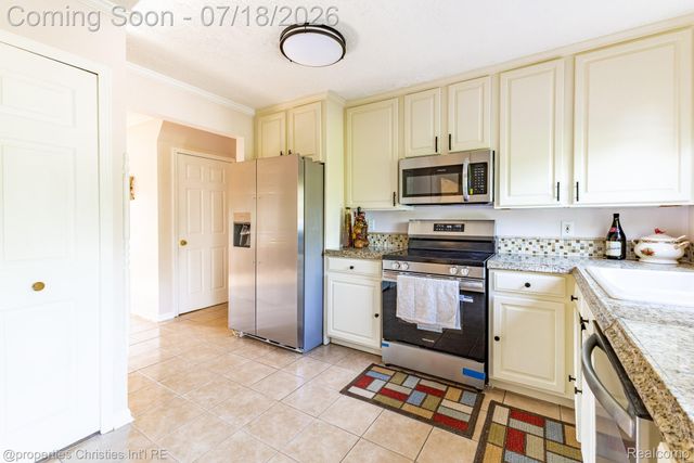 45568 Margate Drive, Macomb Township, MI 48044