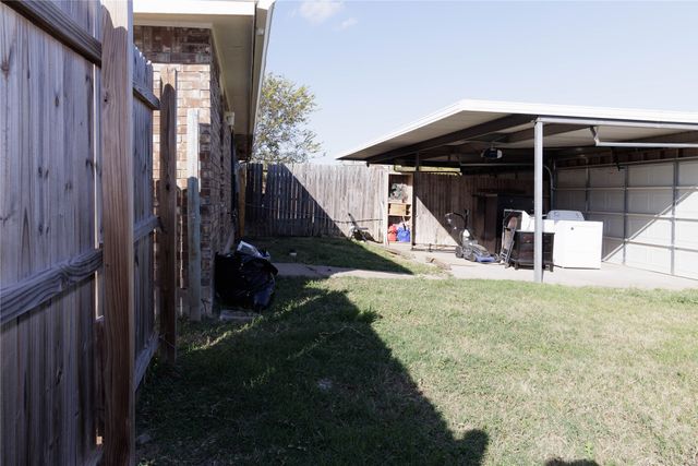 2910 Tanglewood Drive, Lancaster, TX 75134