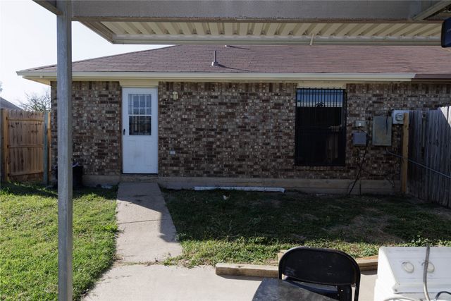 2910 Tanglewood Drive, Lancaster, TX 75134