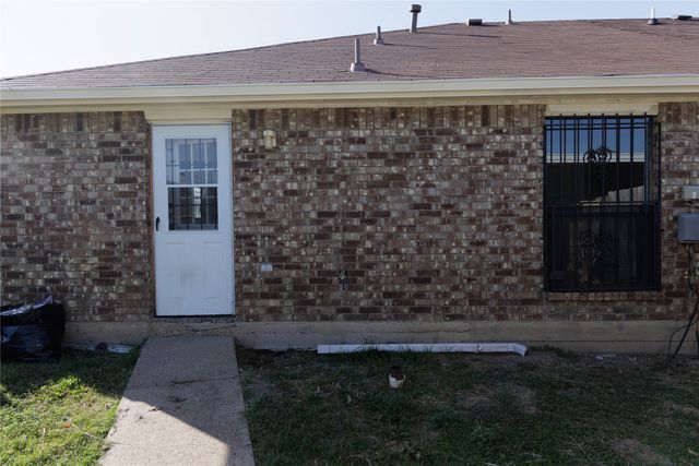 2910 Tanglewood Drive, Lancaster, TX 75134