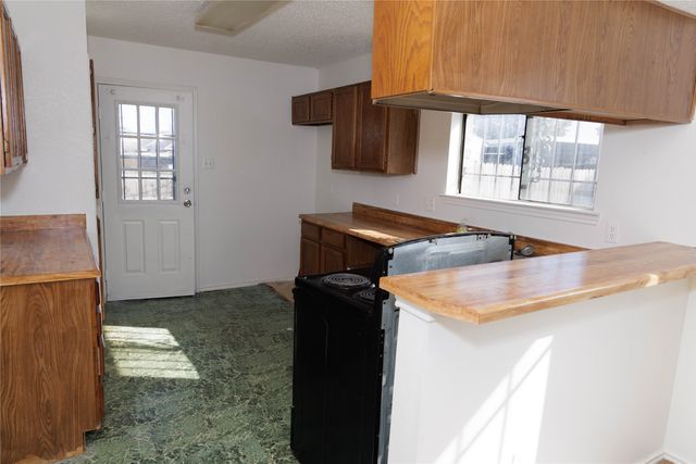 2910 Tanglewood Drive, Lancaster, TX 75134